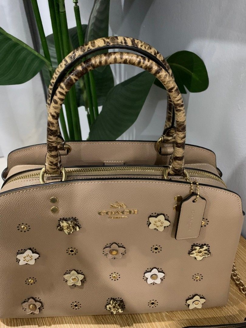 coach lillie carryall with daisy applique