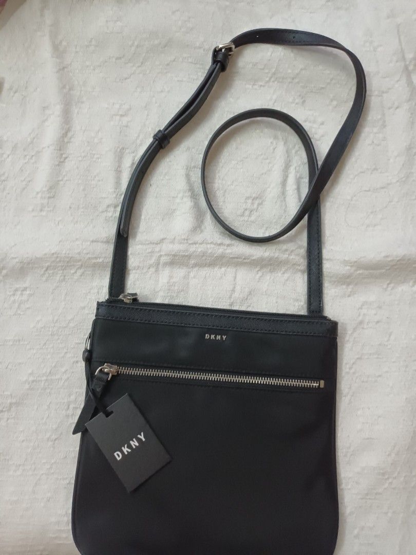 DKNY CASEY BLACK SLING BAG (Category: Sling Bags) located in Quezon City. Submitted by limsys08 (Listing ID 1337548884, Image 2). Description: Description: Fabric type DKNY Origin Made in the USA Closure type Zipper With Tag RFS: DECLUTTERING.