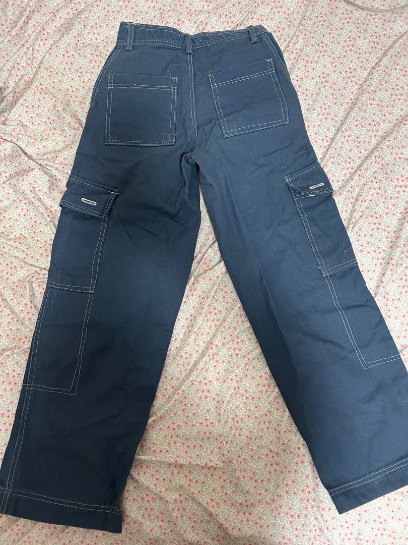 Fashion Kinetics Cargo Pants (Category: Other Bottoms) located in Las Pinas. Submitted by flrmz (Listing ID 1337558034, Image 2). Description: Bought from carousell but it doesn’t fit..