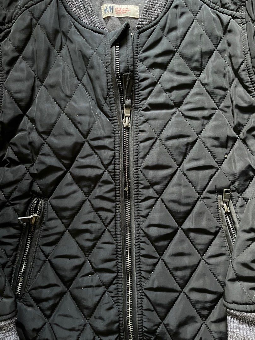 H&M quilted jacket (unisex) (Category: Coats, Jackets and Outerwear) located in Quezon City. Submitted by peachyps (Listing ID 1337449711, Image 3). Description: Can fit 7-8 years old . In very good conditikn.
