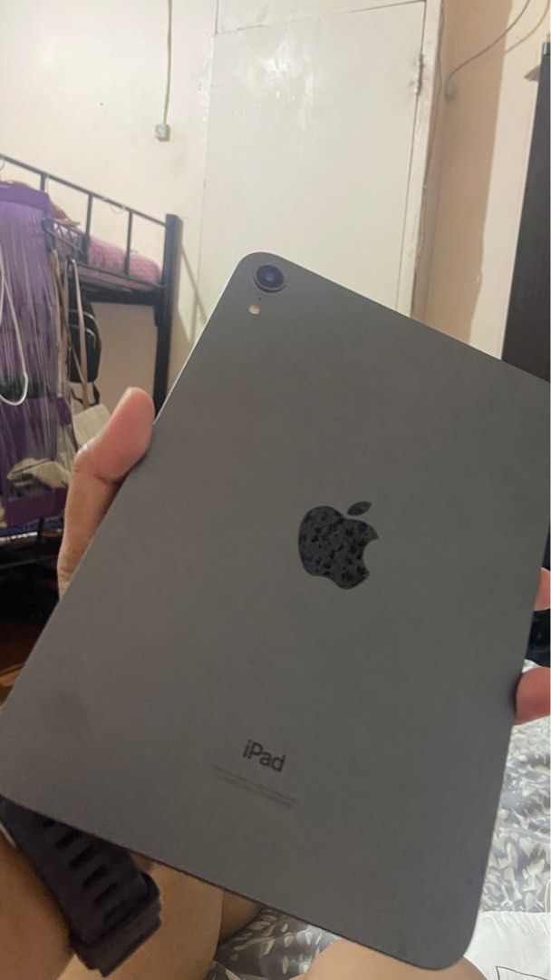 IPAD MINI 6 (Category: iPad) located in Makati City. Submitted by simply_meh01 (Listing ID 1337514443, Image 1). Description: “Parts sa ipad mini nyong nasira” Rfs: Kinuha ko lang LCD, ipinalit ko sa ipad mini na nasira ng sister in law ko para ayun nalang ang gamitin ko, kasi ayaw na nya ipagawa…Goods na goods pa ang ibang parts, like battery, speaker, camera, mic, buttons and mismong housing…fingerprint lang ang di gumana non bago ko ilipat yun