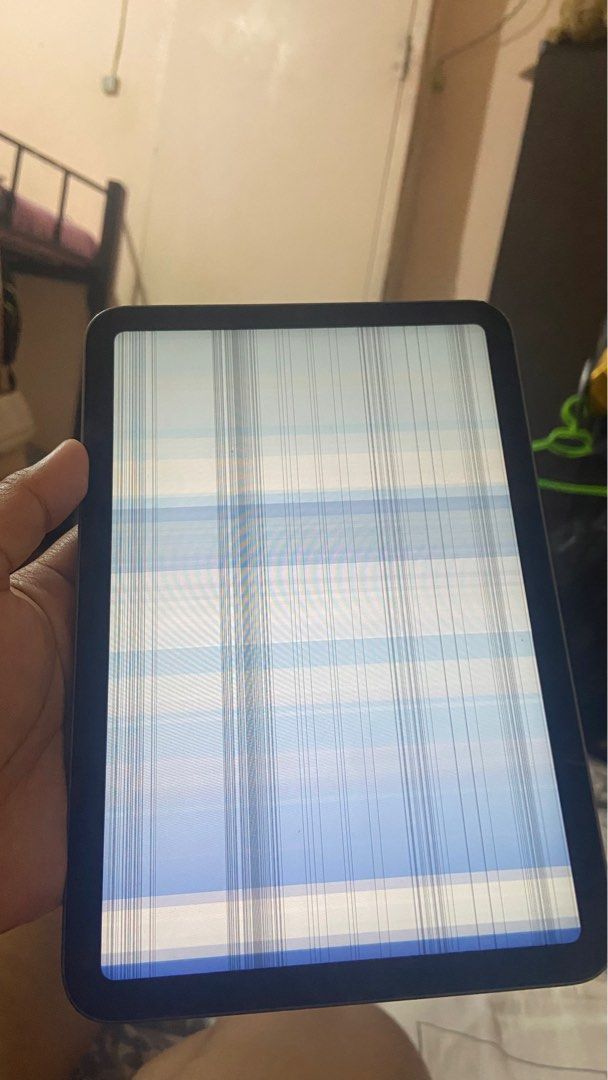 IPAD MINI 6 (Category: iPad) located in Makati City. Submitted by simply_meh01 (Listing ID 1337514443, Image 2). Description: “Parts sa ipad mini nyong nasira” Rfs: Kinuha ko lang LCD, ipinalit ko sa ipad mini na nasira ng sister in law ko para ayun nalang ang gamitin ko, kasi ayaw na nya ipagawa…Goods na goods pa ang ibang parts, like battery, speaker, camera, mic, buttons and mismong housing…fingerprint lang ang di gumana non bago ko ilipat yun