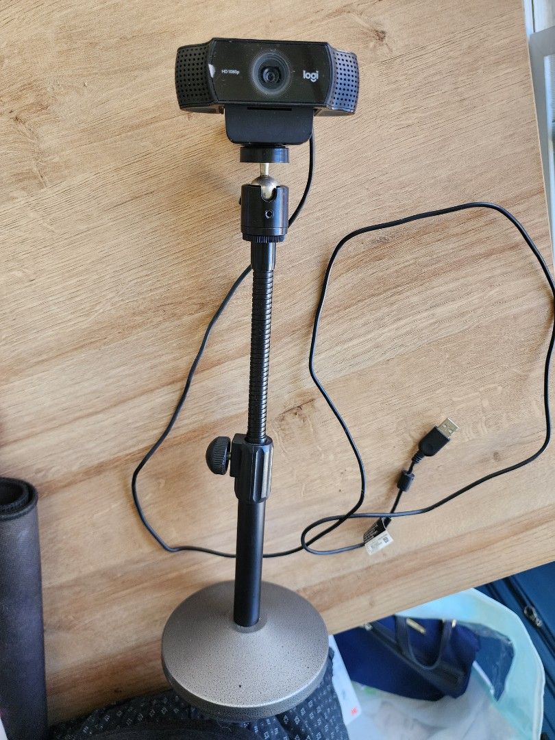 Logitech C922 Pro Stream Webcam (Category: Webcams) located in Manila. Submitted by apbestbuysph (Listing ID 1337414325, Image 2). Description: Webcam 100% working DESIGNED FOR SERIOUS STREAMERS Connect with superior clarity every time you go live on channels like Twitch and YouTube. Stream anything you want in your choice of Full 1080p at 30fps or hyperfast HD 720p at 60fps. Broadcast masterfully with reliable no-drop audio, autofocus, and a 78-