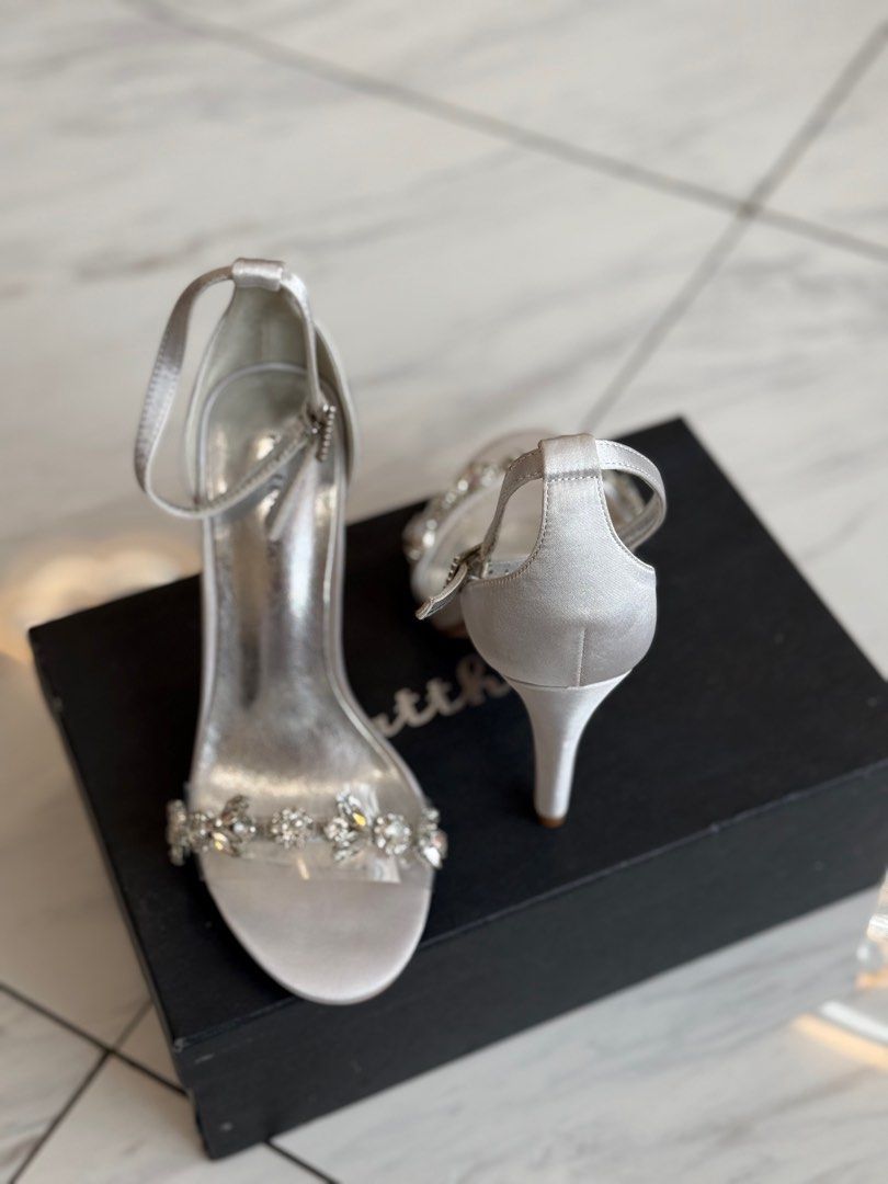 Matthews pointed heels with stones (Category: Flats & Sandals) located in Quezon. Submitted by lykish (Listing ID 1337508881, Image 2). Description: Used once With box 4 inches 1,999 Original price .