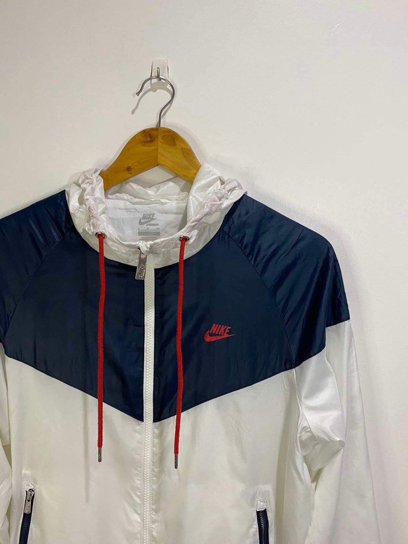 NIKE TWOTONE WINDBREAKER JACKET (Category: Coats, Jackets and Outerwear) located in Bacolod City. Submitted by _bc6101 (Listing ID 1337550111, Image 2). Description: NIKE TWOTONE WINDBREAKER JACKET SIZE SMALL TO MEDIUM ASNEW NO ISSUE 10/10 COLORATE SOLID NA SOLID.