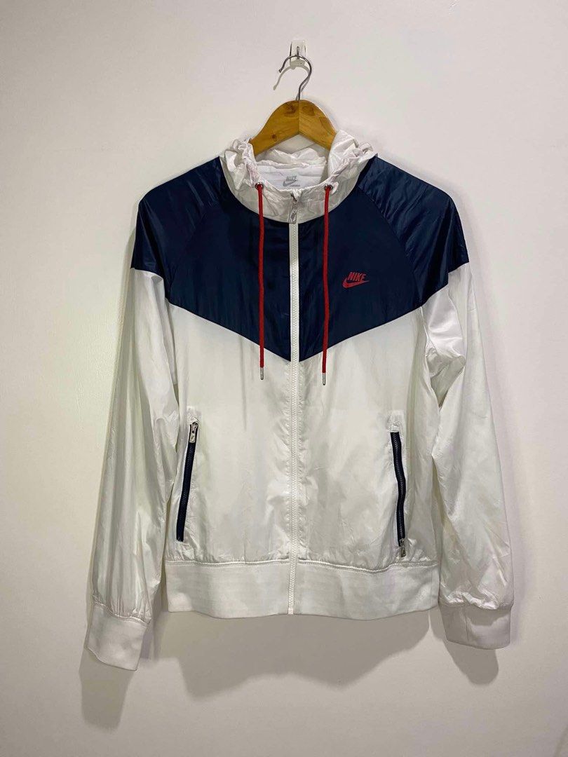 NIKE TWOTONE WINDBREAKER JACKET (Category: Coats, Jackets and Outerwear) located in Bacolod City. Submitted by _bc6101 (Listing ID 1337550111, Image 1). Description: NIKE TWOTONE WINDBREAKER JACKET SIZE SMALL TO MEDIUM ASNEW NO ISSUE 10/10 COLORATE SOLID NA SOLID.