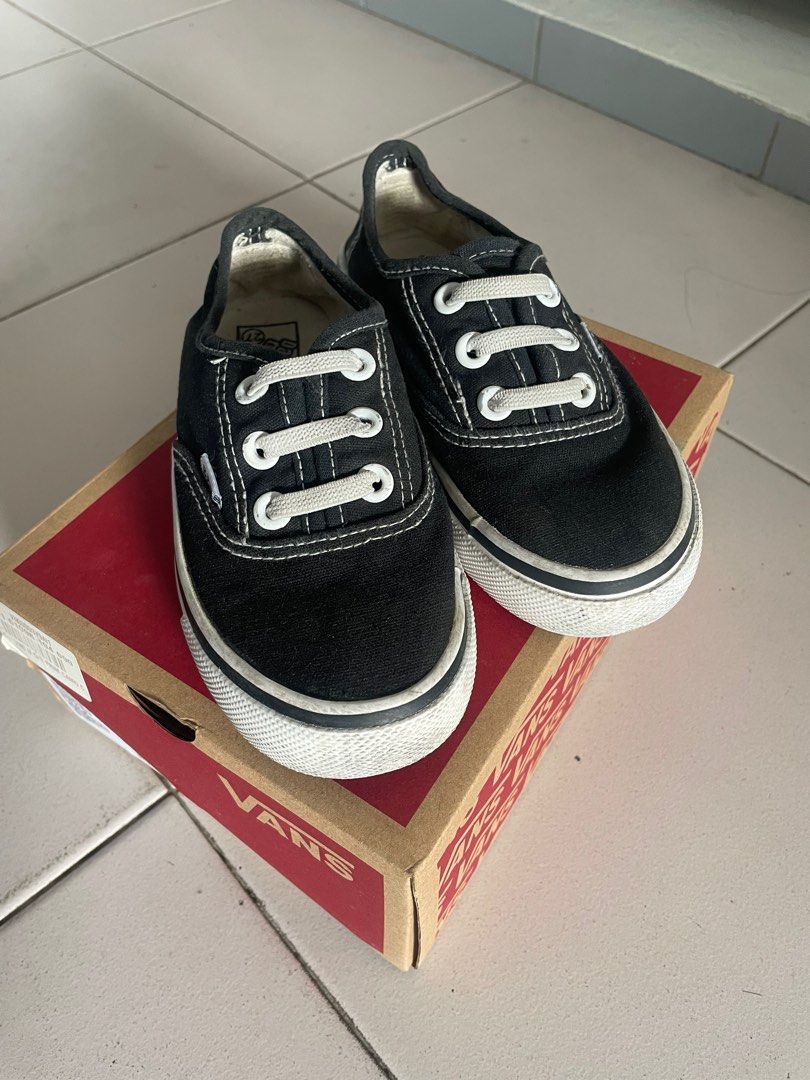 No brand kid shoes. (Category: Babies & Kids Fashion) located in Singapore. Submitted by tony.hoangf (Listing ID 1337491136, Image 1). Description: .