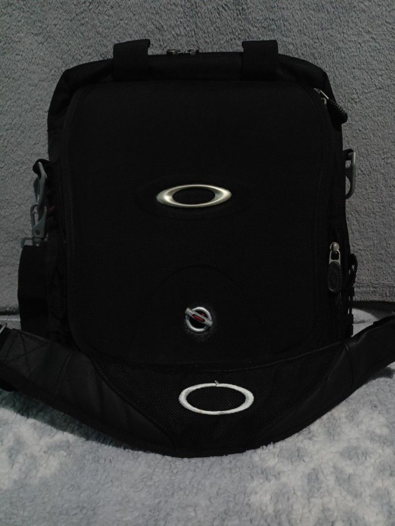 Oakley Tactical Field Gear Messenger Bag, Vertical, Laptop Sack