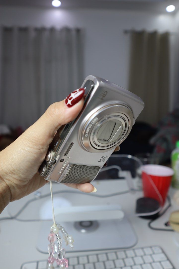 Olympus SH-25 MR (Category: Cameras) located in San Carlos. Submitted by dainty.ph (Listing ID 1337569569, Image 2). Description: FOR SALE 🦩OLYMPUS SH25-MR 🦩 🧚🏻‍♀️ SAME W/FUJIFILM PICS 🧚🏻‍♀️ Price: 9,999 ʚ 16 megapixel ʚ 12.5x optical zoom ʚ CMOS sensor ʚ Pop-up flash ʚ 3 inch LCD touchscreen ʚ ISO up to 6,400 ʚ Full 1080 HD movie BODY: 8/10 ✨ No issue | FULLY FUNCTIONAL (Flash, Lens cover, Screen, & Buttons) INCLUSION/S: ʚ Strap ʚ Charger 