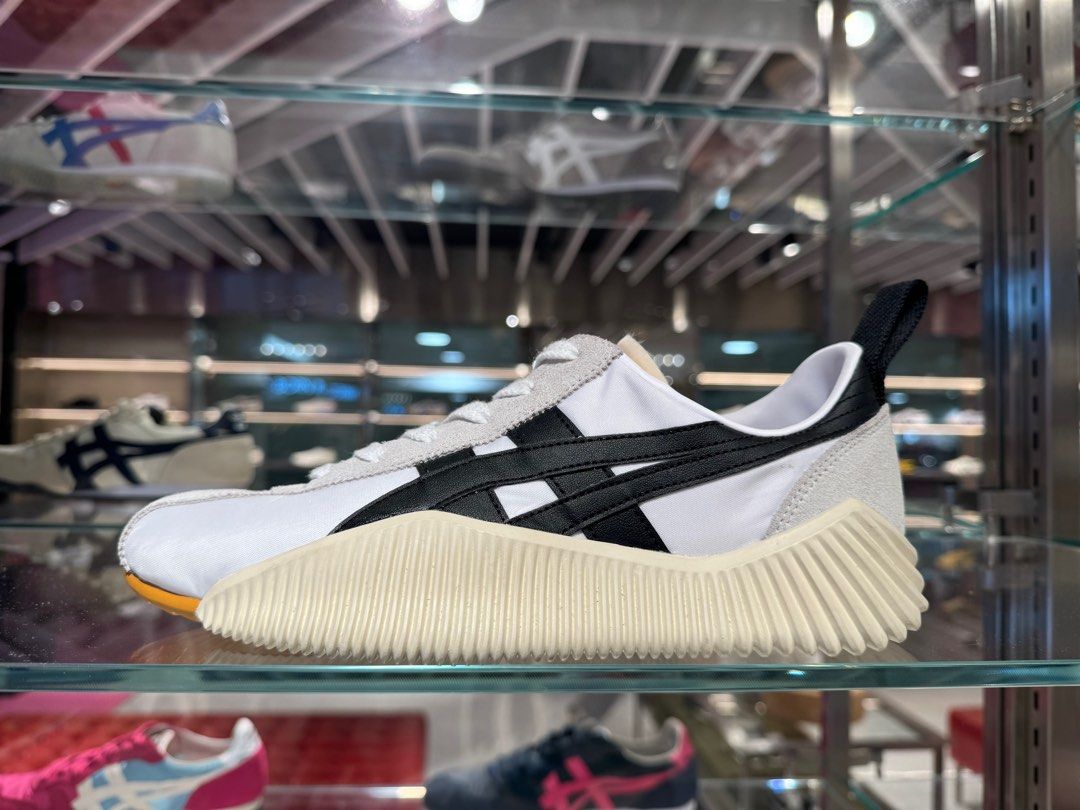 Onitsuka tiger ladies sneakers (Category: Sneakers) located in Singapore. Submitted by danmon33 (Listing ID 1337563849, Image 1). Description: Size UK4.5 US 5.5.