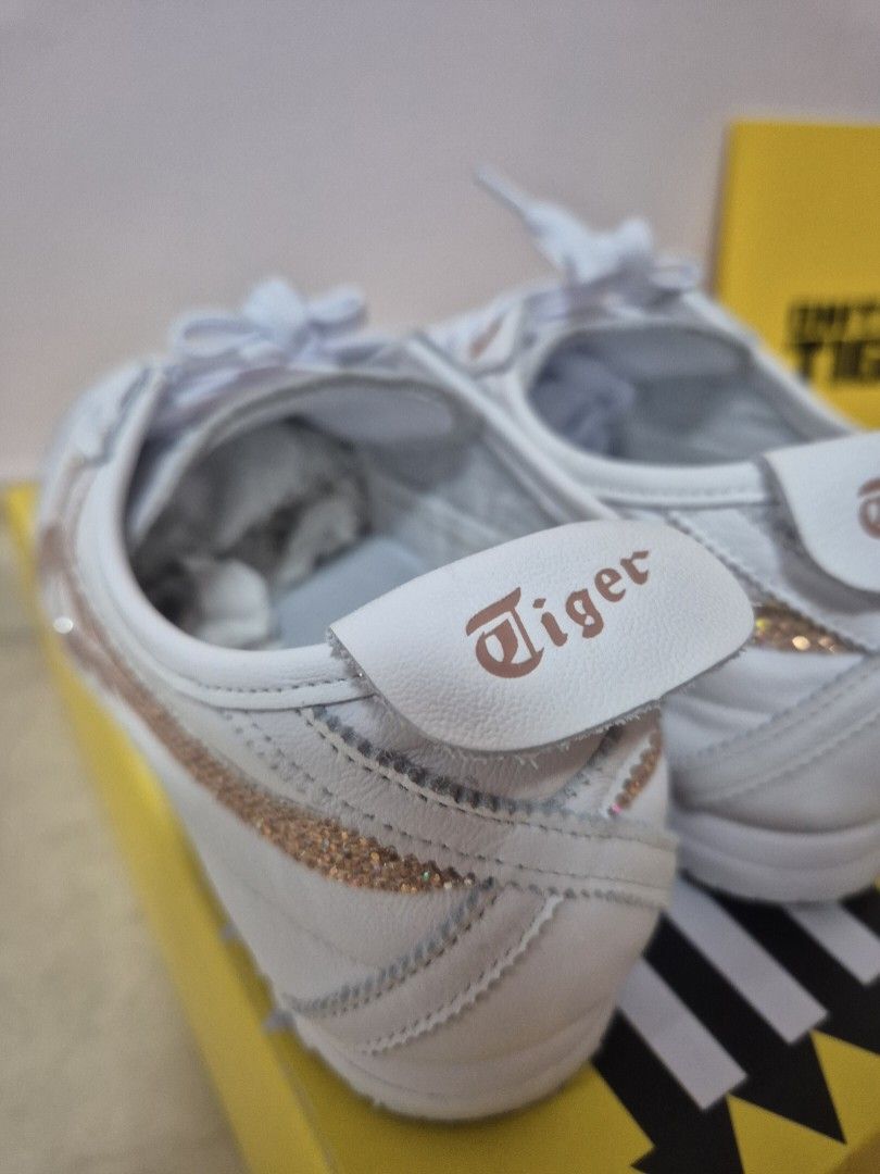 Onitsuka tiger sneakers (Category: Sneakers) located in Singapore. Submitted by stothem (Listing ID 1337455395, Image 2). Description: bought on 5 nov 2024. never worn before unisex US 6 woman US 7.5 EUR39 UK5.