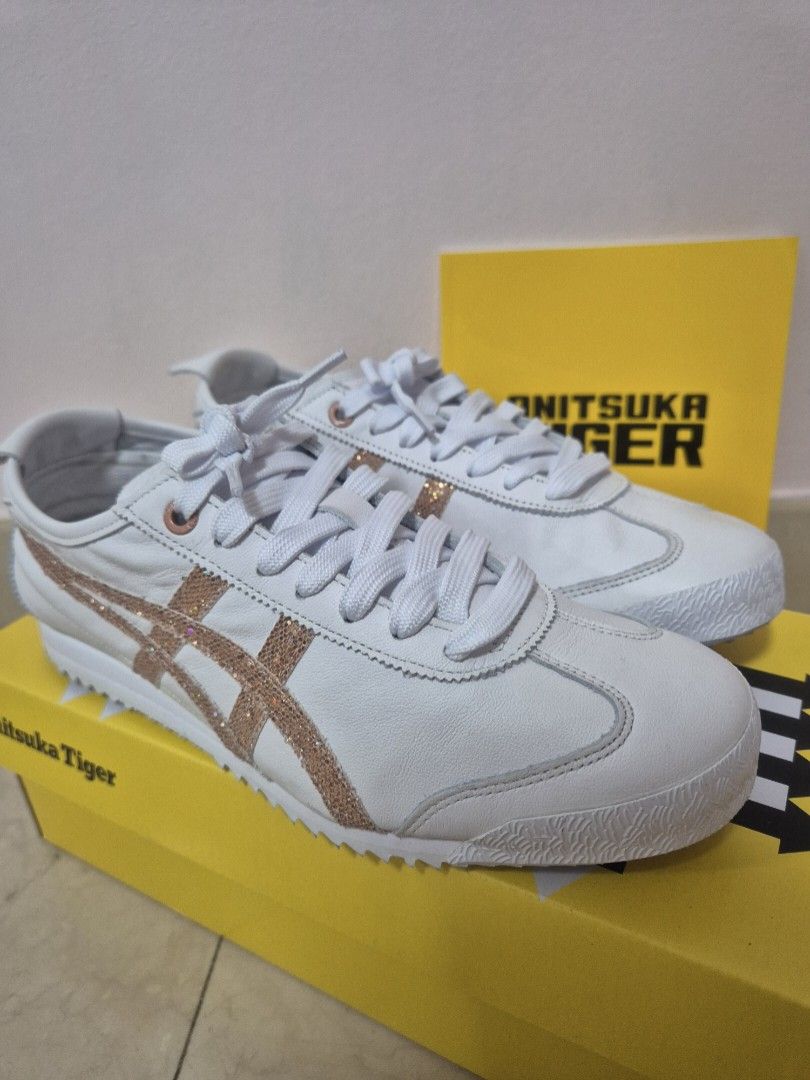 Onitsuka tiger sneakers (Category: Sneakers) located in Singapore. Submitted by stothem (Listing ID 1337455395, Image 1). Description: bought on 5 nov 2024. never worn before unisex US 6 woman US 7.5 EUR39 UK5.