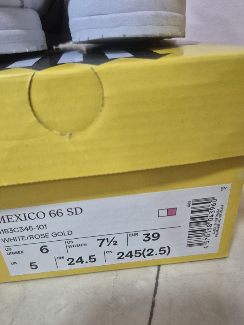 Onitsuka tiger sneakers (Category: Sneakers) located in Singapore. Submitted by stothem (Listing ID 1337455395, Image 4). Description: bought on 5 nov 2024. never worn before unisex US 6 woman US 7.5 EUR39 UK5.