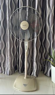 (Category: ) located in . Submitted by preloved_my_ (Listing ID 1337570626, Image 1). Description: .