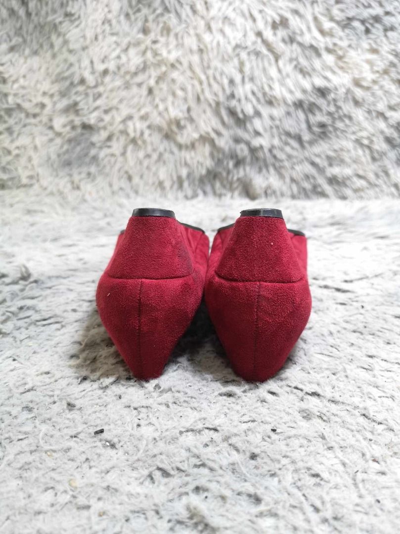 Rounded Toe Suede Red Leather Low Wedge (Category: Wedges) located in Santa Cruz. Submitted by jmy_surplus.2 (Listing ID 1337474423, Image 2). Description: Size ; 23cm Color ; Red Type ; Wedge Brand ; No brand Material ; Leather Style ; Red Low Wedge LR - 5 JMY 4.