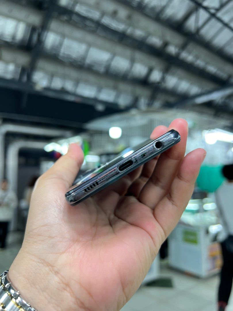 SAMSUNG A52 5G (Category: Samsung) located in Manila. Submitted by farhanadau39938 (Listing ID 1337485055, Image 2). Description: SAMSUNG A52 5G ~STORAGE | 256GB☑️ ~MEMORY | 8RAM☑️ ~GOOD FOR GAMING☑️ ~NO REPAIR HISTORY ☑️ ~LEGIT | ORIGINAL ☑️ ~UNLI RESET ~NOT REFURBISHED ~99%SMOOTH☑️ NOTE: MAY AMOLED BURN LANG PERO DI HALATA PWIDI NAMAN E DARK MODE. TEST TO SAWA BAGU BAYARAN! 🤍 INCLUSION ~CASE☑️ ~TEMPERD GLASS☑️ ~CHARGER ☑️ CASH ON DELIVERY NATI