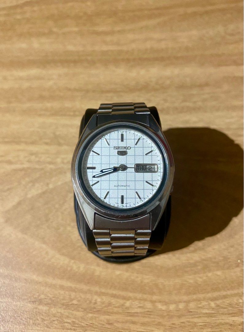 Seiko 5 SNXF05 (Category: Men's Watches) located in Manila. Submitted by mangjosefinds033 (Listing ID 1337533937, Image 1). Description: Vintage Seiko checkered dial (rare) Ref: SNXF05 Pre-owned watch, manage expectations and as is basis Watch only 9/10 condition (minimal scratch lines due to usage and age) Meet up: Paranaque or Makati Delivery c/o buyer.