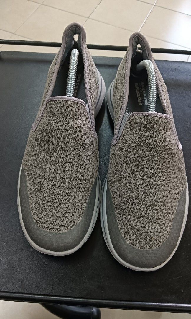 Sketches 9uk slip on Men s Fashion Footwear Sneakers on Carousell