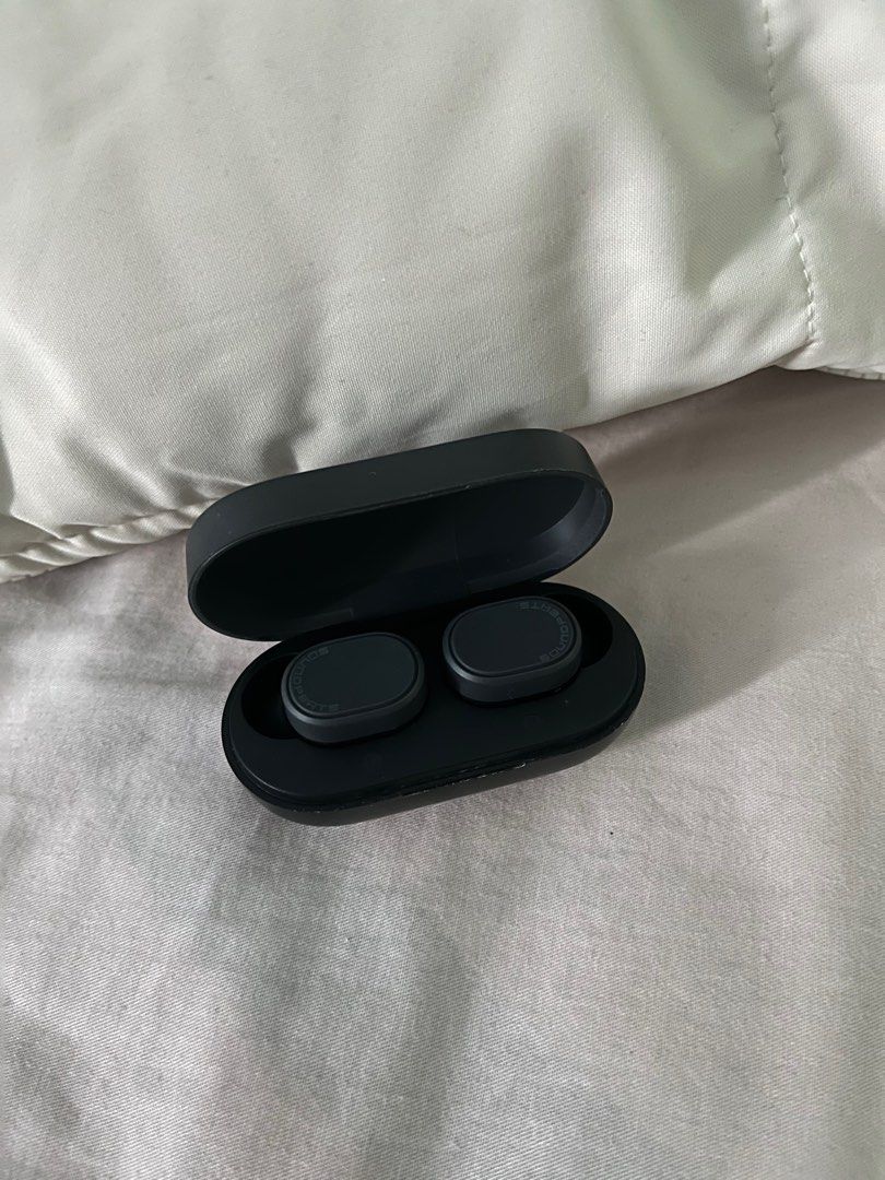 Soundpeats TrueDot (Category: Earphones) located in Quezon City. Submitted by for.tomorrow (Listing ID 1337461476, Image 2). Description: - No box / charger - Rfs: I don’t use them anymore .