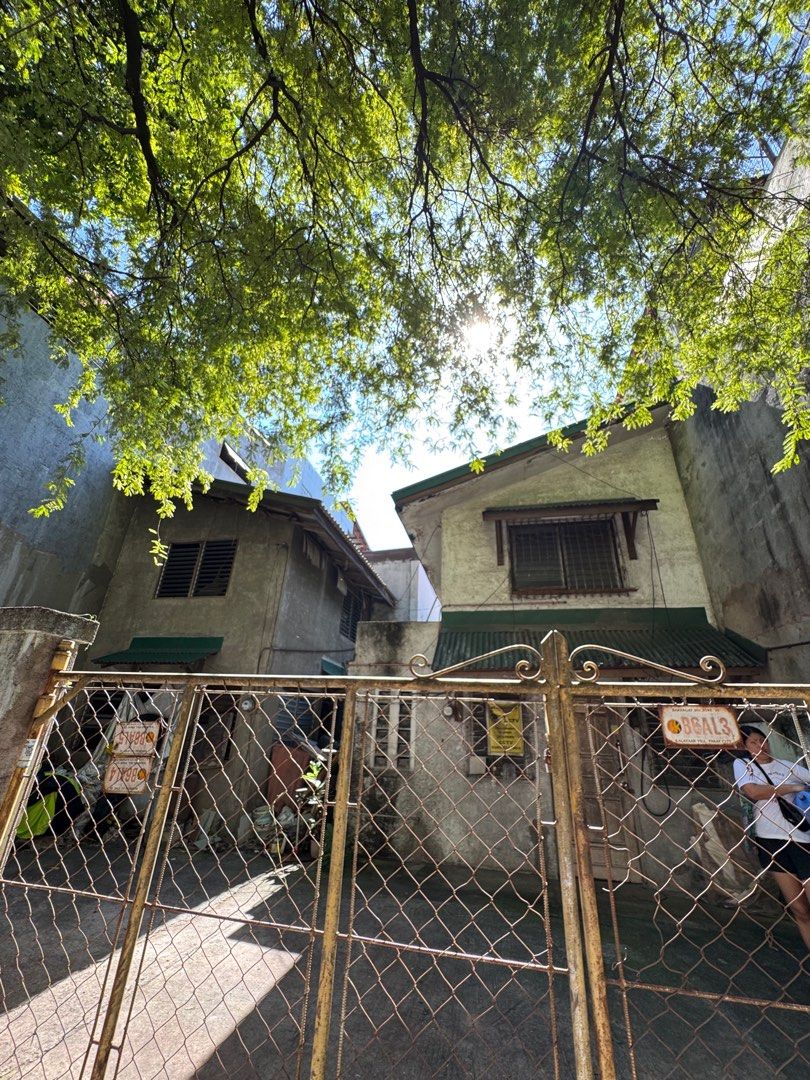 Storage bodega house for rent (Category: House & Lot) located in Paranaque City. Submitted by zulema.zahir (Listing ID 1337531477, Image 2). Description: This is with cctv on the outside with parking area. House is old but still livable. Repairs shouldered by renter, can be negotiated 15-20mins away mall of asia 10-15mins away NAIA 10mins away resorts world .