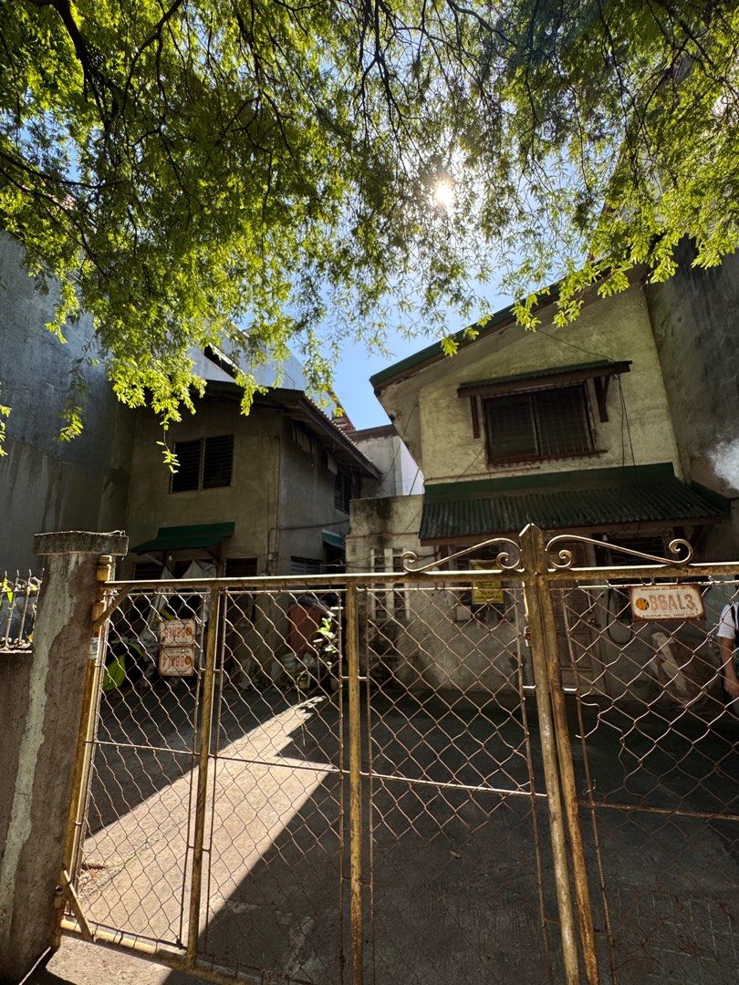 Storage bodega house for rent (Category: House & Lot) located in Paranaque City. Submitted by zulema.zahir (Listing ID 1337531477, Image 1). Description: This is with cctv on the outside with parking area. House is old but still livable. Repairs shouldered by renter, can be negotiated 15-20mins away mall of asia 10-15mins away NAIA 10mins away resorts world .