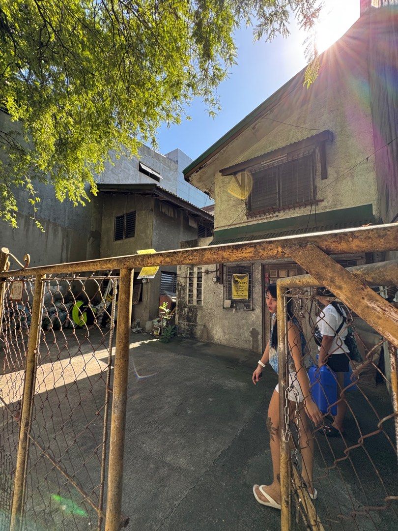 Storage bodega house for rent (Category: House & Lot) located in Paranaque City. Submitted by zulema.zahir (Listing ID 1337531477, Image 3). Description: This is with cctv on the outside with parking area. House is old but still livable. Repairs shouldered by renter, can be negotiated 15-20mins away mall of asia 10-15mins away NAIA 10mins away resorts world .