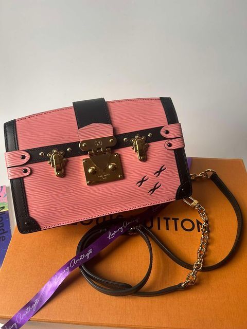 trunk pink rank A (Category: Luxury Bags & Wallets) located in Quezon City. Submitted by luxuryamethystph (Listing ID 1337463826, Image 1). Description: trunk pink rank A micro with dustbag .