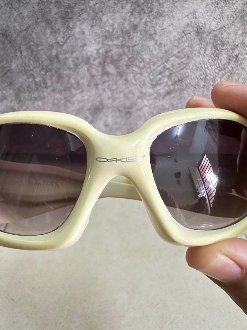 OAKLEY purchases MONSTER DOGGLE