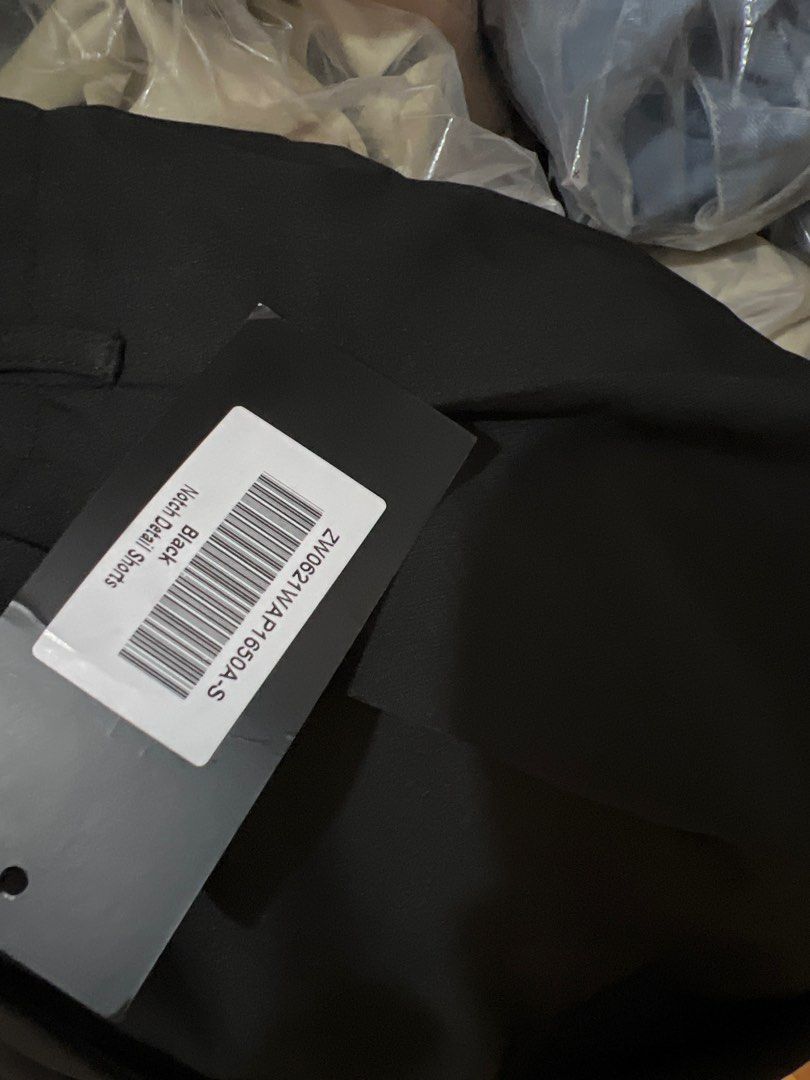 ZALORA BLACK NOTCH DETAILS SHORTS (Category: Shorts) located in Manila. Submitted by preloveditemsxox (Listing ID 1337580632, Image 2). Description: ZALORA BRAND NEW WITH TAG SMALL ON TAG QUALITY FABRIC TOO BIG FOR ME .