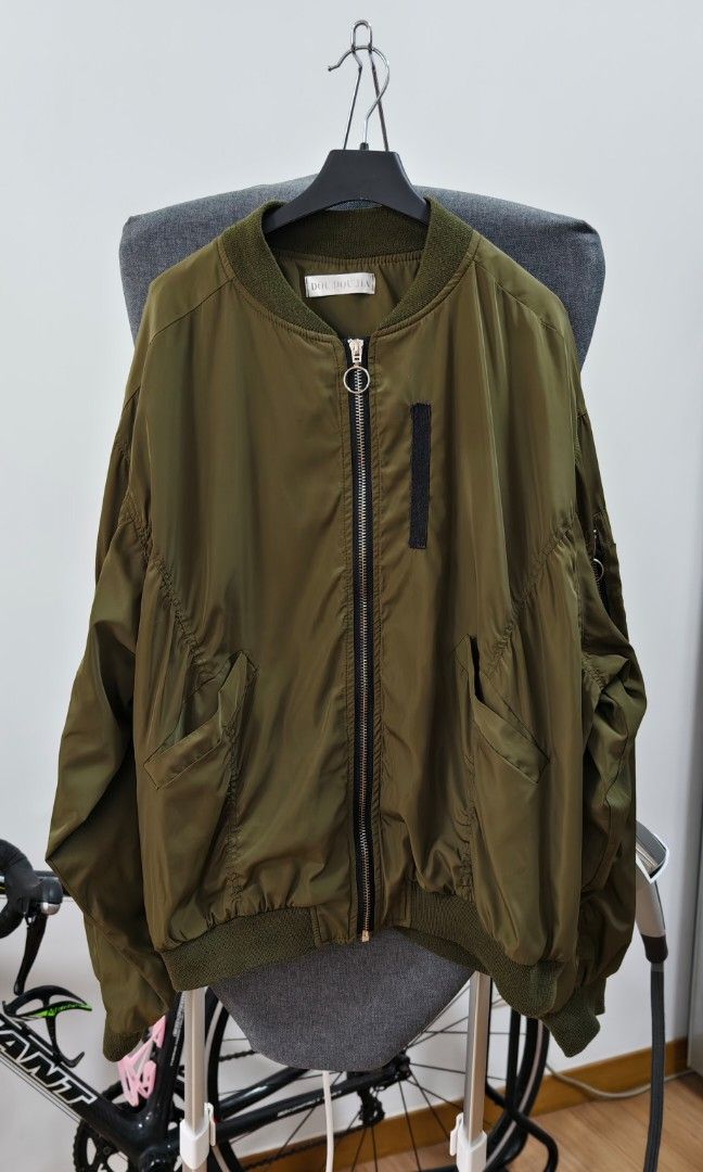 軍綠色外套, 女裝, 外套及戶外衣服- Carousell