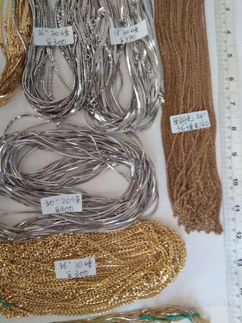 銅頸鏈清貨，每手價錢如照片顯示，兩手以上八折，多數量可商議，每一手加送一套A玉平安扣連頸鏈。no.A22.11.24, 女裝, 飾物及配件, 頸鍊-