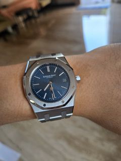 (Category: ) located in . Submitted by hypebeastsg1 (Listing ID 1337588871, Image 1). Description: .