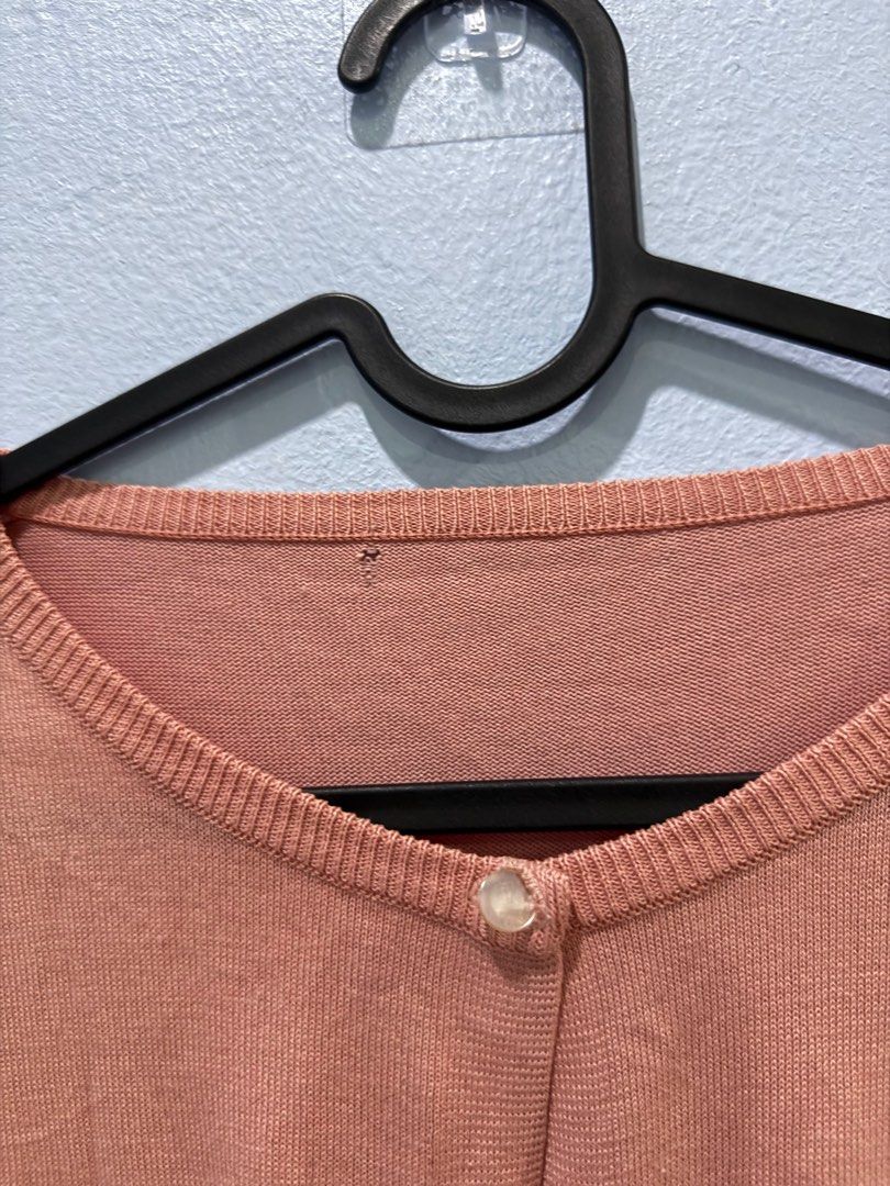 Basic cardigan (Category: Other Tops) located in Kuala Lumpur. Submitted by hadirahsrin (Listing ID 1337632446, Image 2). Description: .