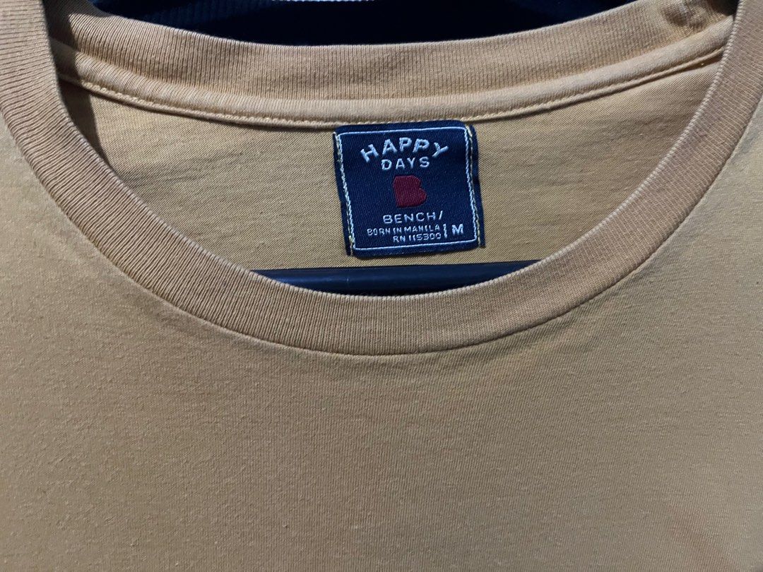 Bench Sweater - Medium (Category: Hoodies) located in Cabuyao City. Submitted by daredarx (Listing ID 1337702239, Image 2). Description: .