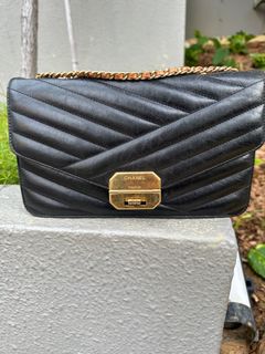 (Category: ) located in . Submitted by clovestoshop (Listing ID 1337680655, Image 1). Description: .