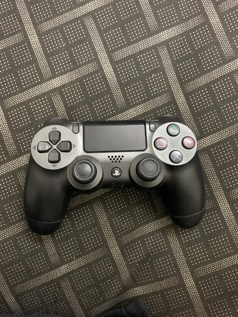 Ds4 v2 original (negotiable), Video Gaming, Gaming Accessories ...