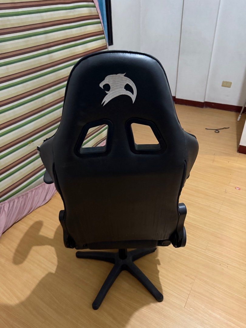 Gaming Chair (Category: Chairs) located in Quezon City. Submitted by gutchiebb (Listing ID 1320966824, Image 2). Description: Still in very good condition. Comes with the detachable head pillow. Only issue is the base needs replacement. Wheels still intact and working..