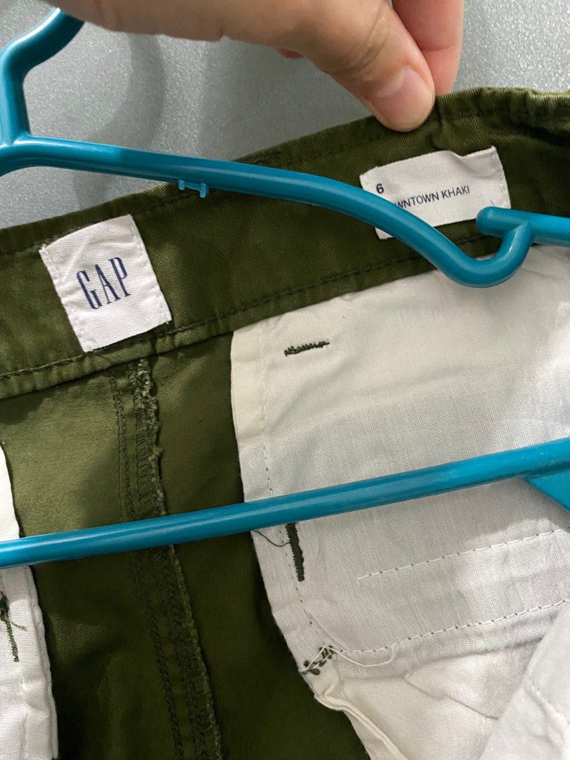 Gap Olive green downtown khaki straight cut (Category: Other Bottoms) located in Makati City. Submitted by bebangscloset (Listing ID 1337681090, Image 2). Description: Used only once. Bought for 3K. Best fits 29-31 waistline.
