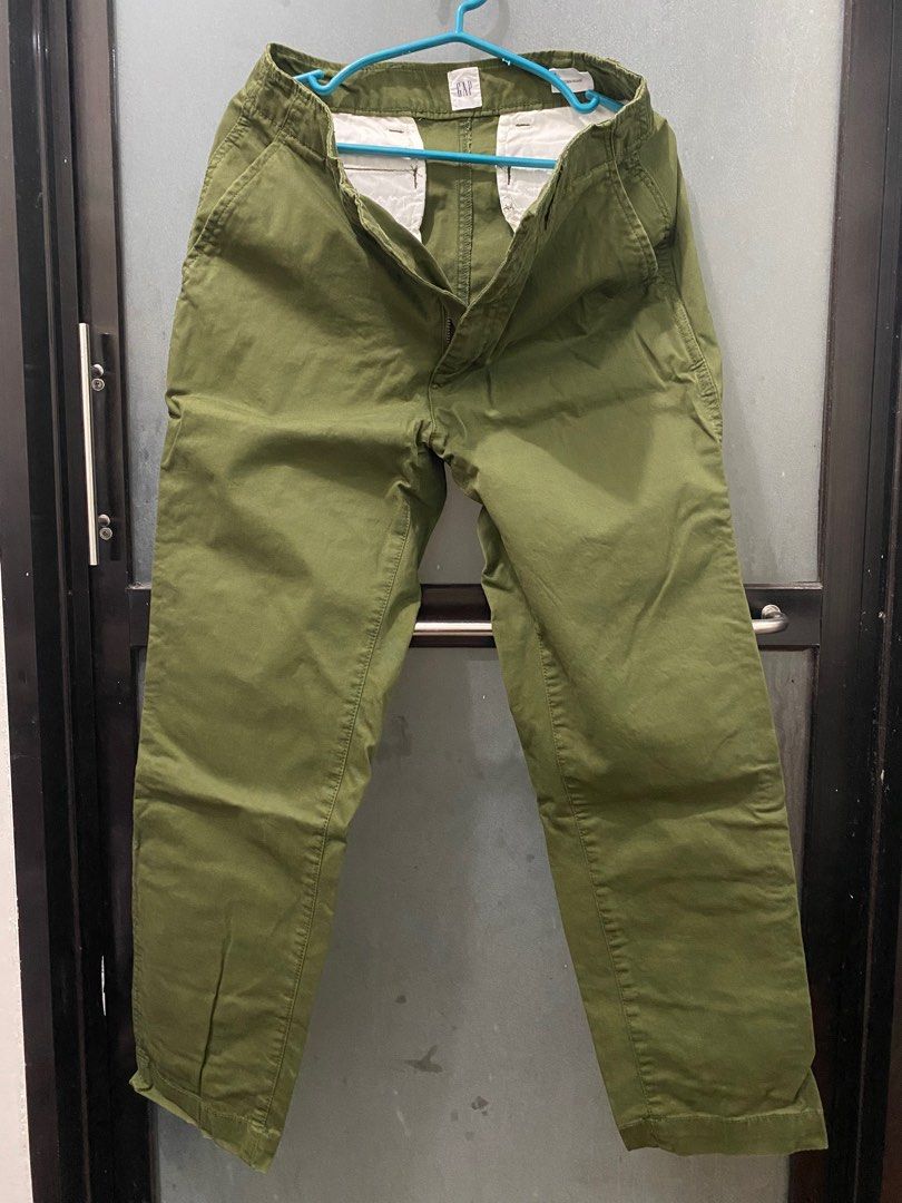 Gap Olive green downtown khaki straight cut (Category: Other Bottoms) located in Makati City. Submitted by bebangscloset (Listing ID 1337681090, Image 1). Description: Used only once. Bought for 3K. Best fits 29-31 waistline.