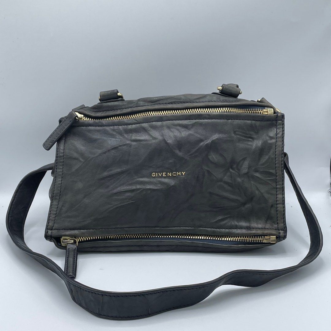 Givenchy pandora (Category: Luxury Bags & Wallets) located in Narvacan. Submitted by yawusbaj (Listing ID 1337663670, Image 1). Description: Don’t hesitate to negotiate Meduim size Hmu.
