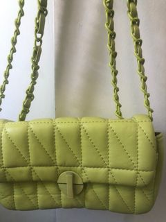 (Category: ) located in . Submitted by trendiholic (Listing ID 1337662615, Image 1). Description: .