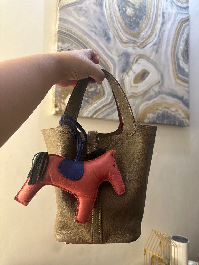 Hermes picotin 18 bi color (Category: Luxury Bags & Wallets) located in Manila. Submitted by davidspreowned (Listing ID 1337616628, Image 2). Description: hermes picotin 18 most after sought size of all time it comes with box and paperbag .