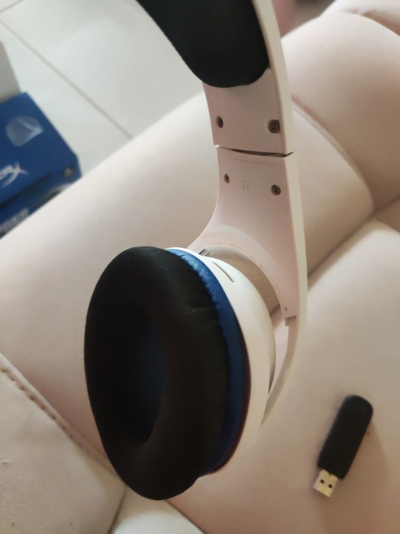 HyperX Cloud Stinger Core Wireless (Category: Headphones & Headsets) located in Singapore. Submitted by cakenice (Listing ID 1337614404, Image 4). Description: Use for a year, want to sell it now still in good condition.