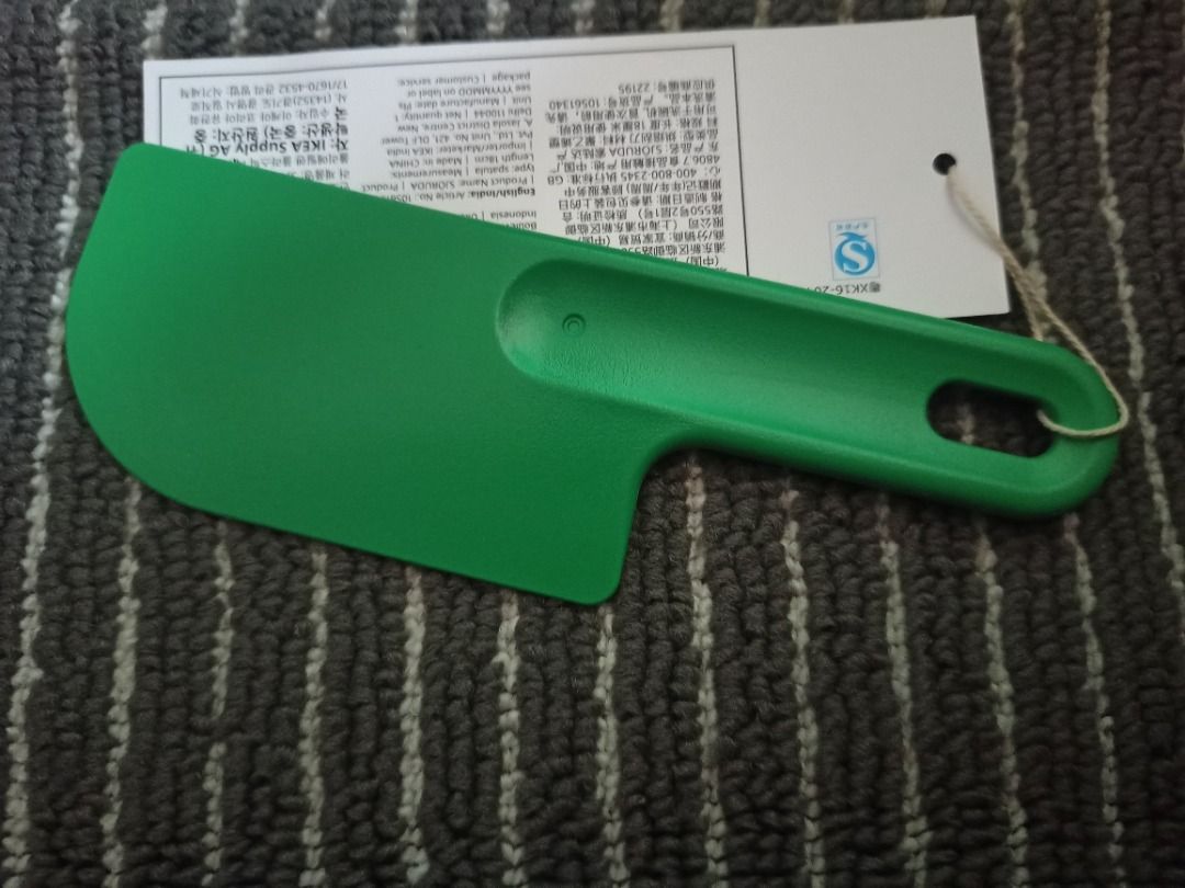 Ikea Green Spatula (Category: Bakeware) located in Caloocan City. Submitted by caramelann14 (Listing ID 1337606336, Image 2). Description: A spatula that suits both little ones and adults and makes baking child's play for the whole family. Equally great for spreading batter and smoothing out icing – or for dividing dough into small pieces.