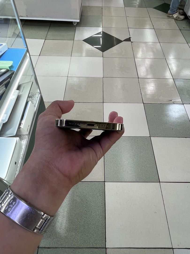 IPHONE 12 PRO 256GB 95BH SMART LOCK NO ISSUE (Category: iPhone 12 Series) located in Manila. Submitted by mrkim_gadget (Listing ID 1337714770, Image 2). Description: Onhand| IPHONE 12 PRO •256GB •Smart Lock •99% Smooth •Never been Repaired •No Hidden Issues •Can Reset Anytime •Test to Sawa •NOT Refurb •Unli 3utools INCLUSION CLEAR CASE CHARGER TEMPERD •Mode of payment •Cash •Gcash •Bank Transfer We Open for COD (INYO PO SF) Pick-Up at my Shop in 