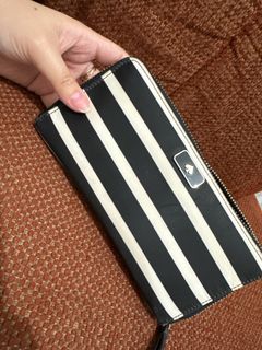 (Category: ) located in . Submitted by declutterbykrispy (Listing ID 1337679095, Image 1). Description: .
