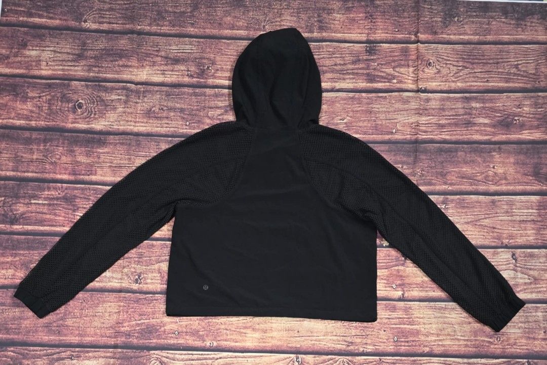 Lululemon Catch A Breeze Pullover Women s Fashion Activewear on Carousell