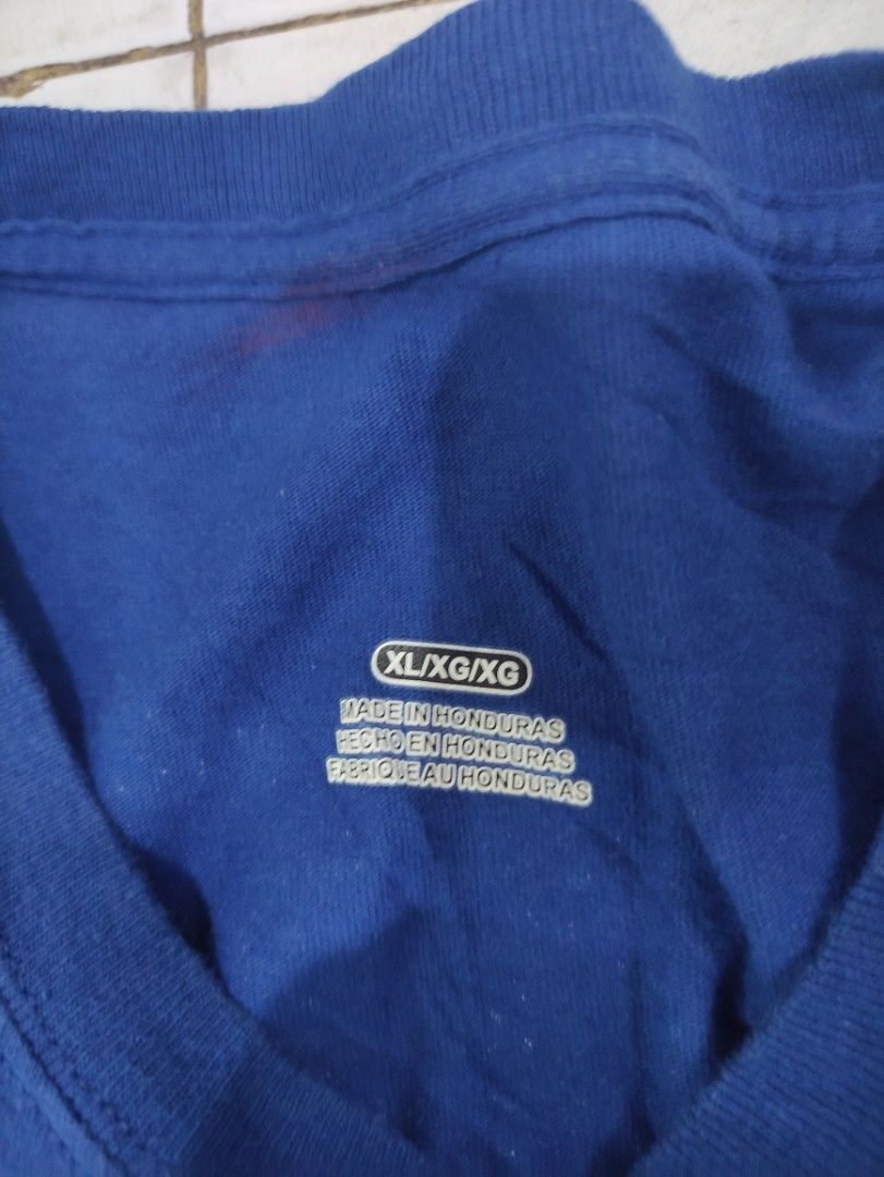 Majestic Chicago Cubs Shirt (Category: Tshirts & Polo Shirts ) located in Bacolod City. Submitted by lilhak (Listing ID 1337590163, Image 3). Description: - Size XL - Minor issue Hairline on the print.