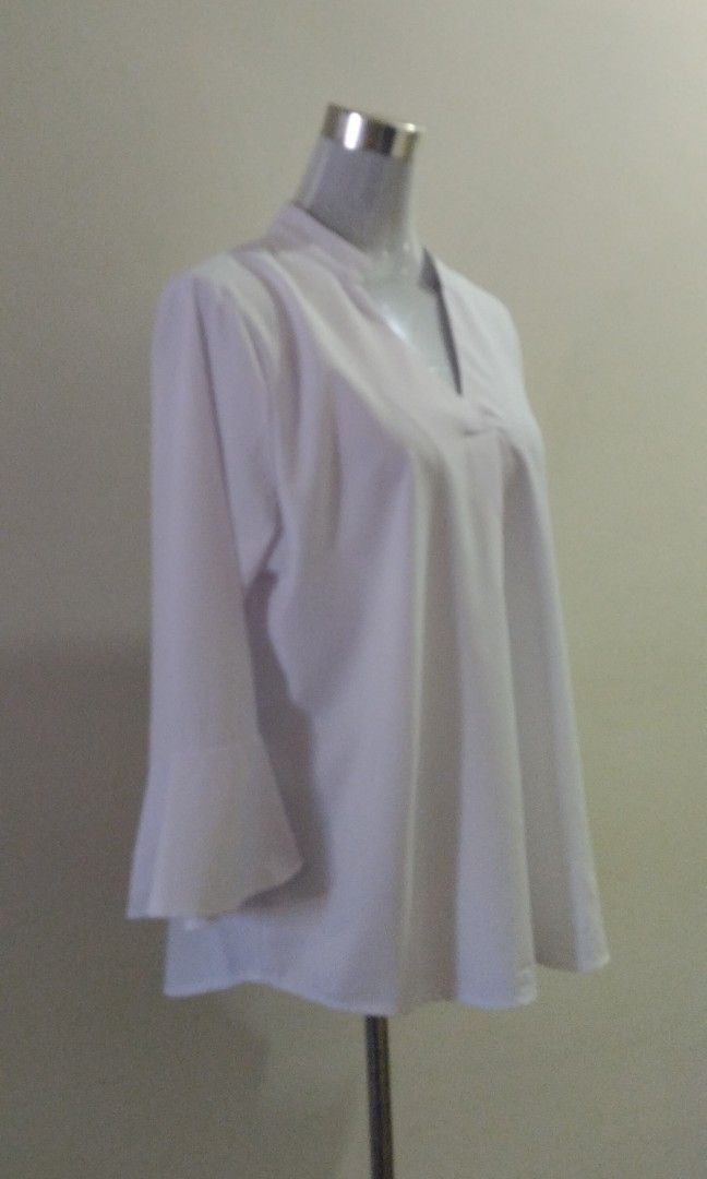 MISSLOOK bell sleeve white tops (Category: Blouses) located in Bacoor. Submitted by gbazaar (Listing ID 1337600851, Image 2). Description: -excellent good condition -good as new -white color -v neckline -bell sleeves -polyester chiffon material -misslook brand -made in China -xl size -shoulder 16.5" -chest 22" -sleeves 19" -length 28 1/2" Product may vary due to lighting MOP - gcash.