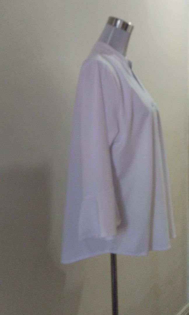 MISSLOOK bell sleeve white tops (Category: Blouses) located in Bacoor. Submitted by gbazaar (Listing ID 1337600851, Image 3). Description: -excellent good condition -good as new -white color -v neckline -bell sleeves -polyester chiffon material -misslook brand -made in China -xl size -shoulder 16.5" -chest 22" -sleeves 19" -length 28 1/2" Product may vary due to lighting MOP - gcash.